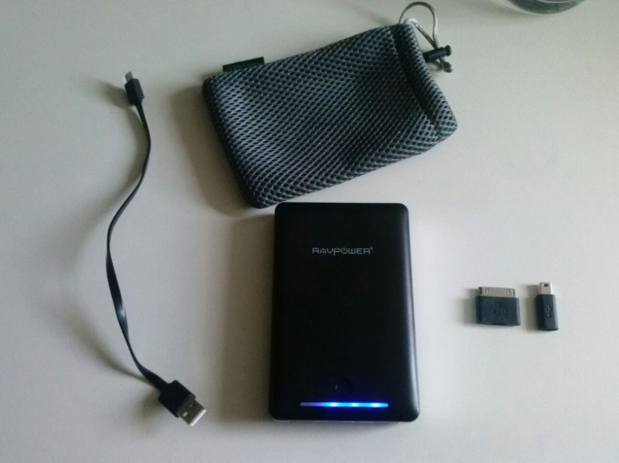 Lieferumfang der RAV Powerbank rav powerbank RAV Powerbank: der externe Akku mit Taschenlampe an Bord getestet IMG 20150709 WA0006 680x509