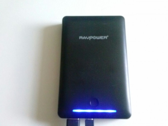 Die RAV Powerbank zeigt ihre Akkuladung an rav powerbank RAV Powerbank: der externe Akku mit Taschenlampe an Bord getestet IMG 20150709 WA0012 680x509