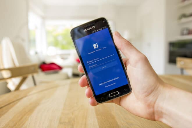 lo-c facebook Facebook Facebook testet Werbeclips in Live Videos shutterstock 426497602 660x440