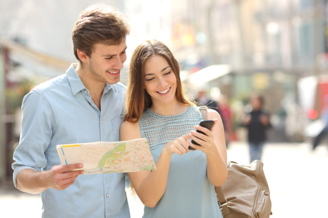 ac-c roaming smartphone roaming EU-Roaming bekommt doch keine Limits für Verbraucher bigstock Couple Of Tourists Consulting 85806185 660x440