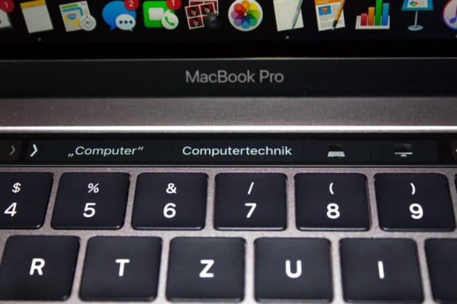 macbook Angetoucht: Das MacBook Pro mit Touch Bar im Test TouchBar Wortvorschlag Smiley 660x440