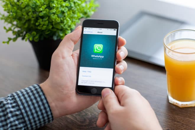 whatsapp Verschlüsselung von WhatsApp war noch nie sicher [UPDATE] bigstock Man Holding Iphone With What 76732445 660x440