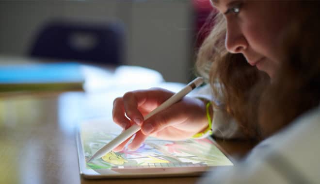 iPad 9,7 Zoll mit Apple Pencil ipad Apple-Event: Neues, günstigeres iPad mit Apple Pencil-Unterstützung in Chicago vorgestellt iPad 2018 und Apple Pencil 660x379